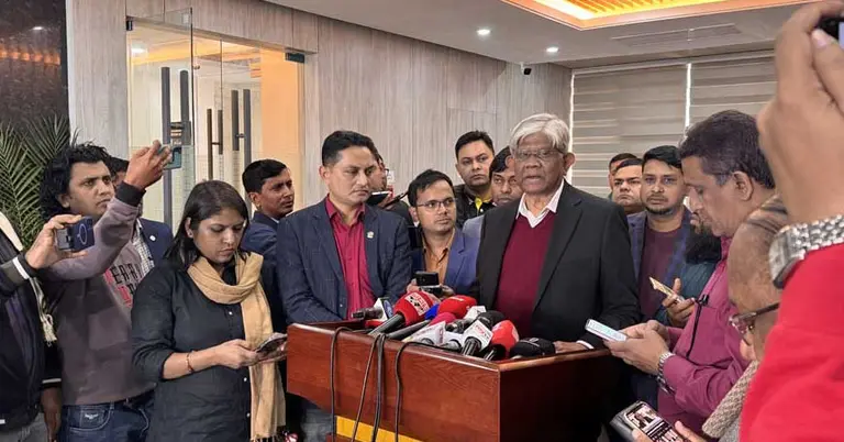 উপদেষ্টা পরিষদ কমিটির বৈঠক শেষে সাংবাদিকদের সঙ্গে কথা বলেছেন অর্থ উপদেষ্টা